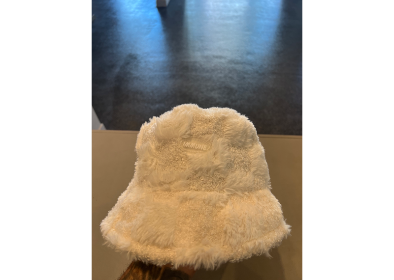 IMMUNE FLUFFY WHITE CHECKER BUCKET HATS 