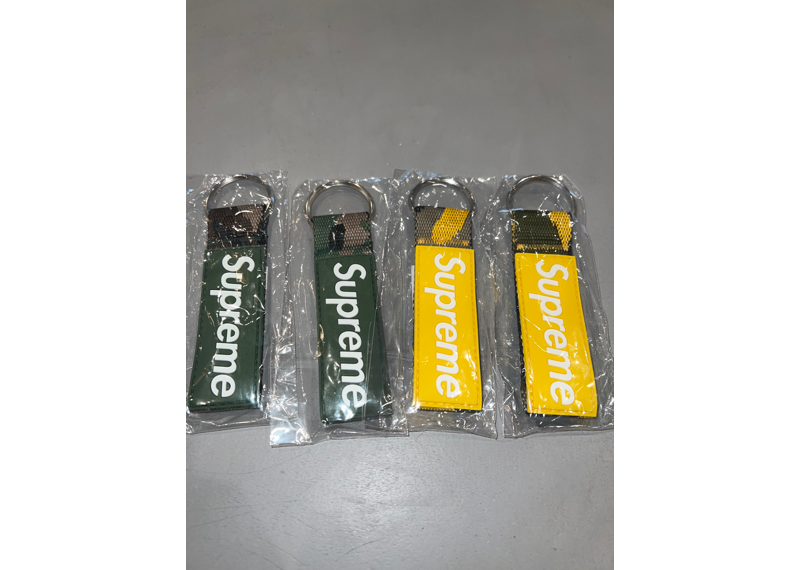 SUPREME CAMO KEYCHAINS