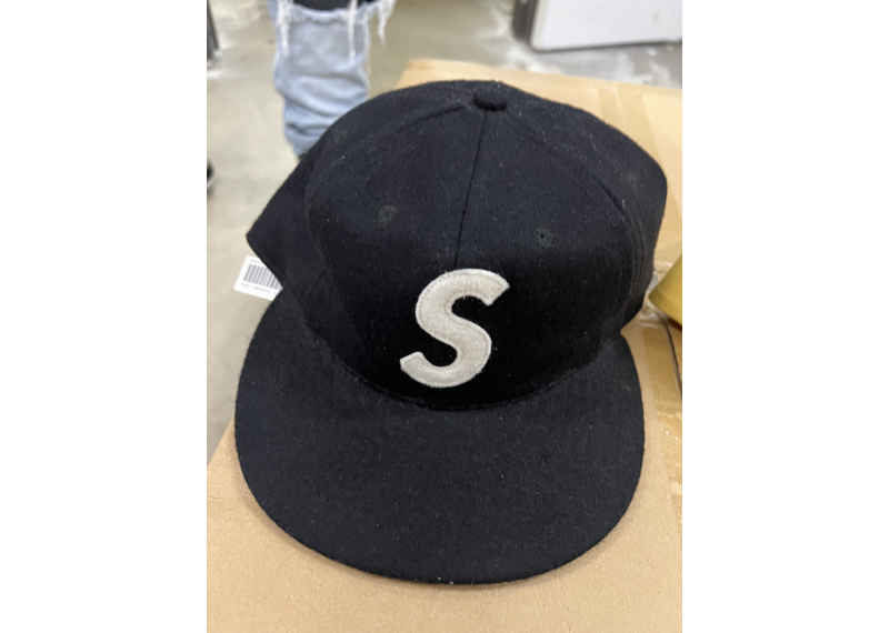 SUPREME ''S'' Black Hat